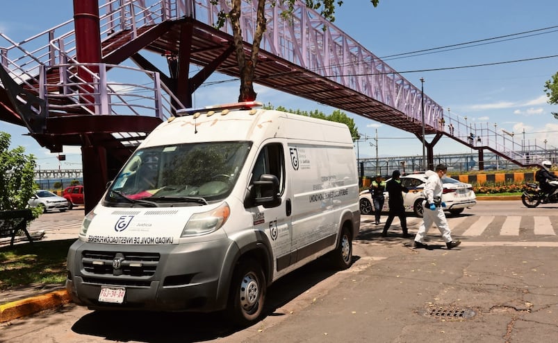 ¡Voló al cielo! Motociclista muere tras sufrir un accidente sobre Circuito Interior, cerca del AICM