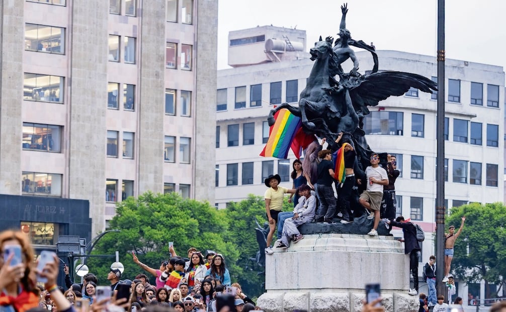 Color en el escenario del Pride 2026. Foto Hugo Salvador / EL GRAFICO