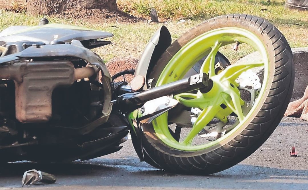 Mujer muere atropellada en Canal de Miramontes, iba en motocicleta y el casco salió volando (Foto: Valente Rosas)