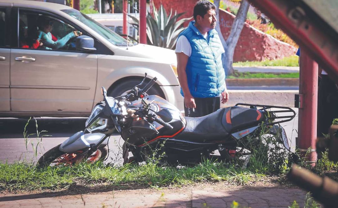 Motociclista choca y se revienta la choya en Ecatepec, el casco no fue suficiente. Foto: (Luis Camacho)