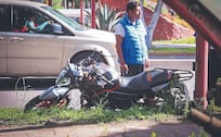 Motociclista choca y se revienta la choya en Ecatepec, el casco no fue suficiente