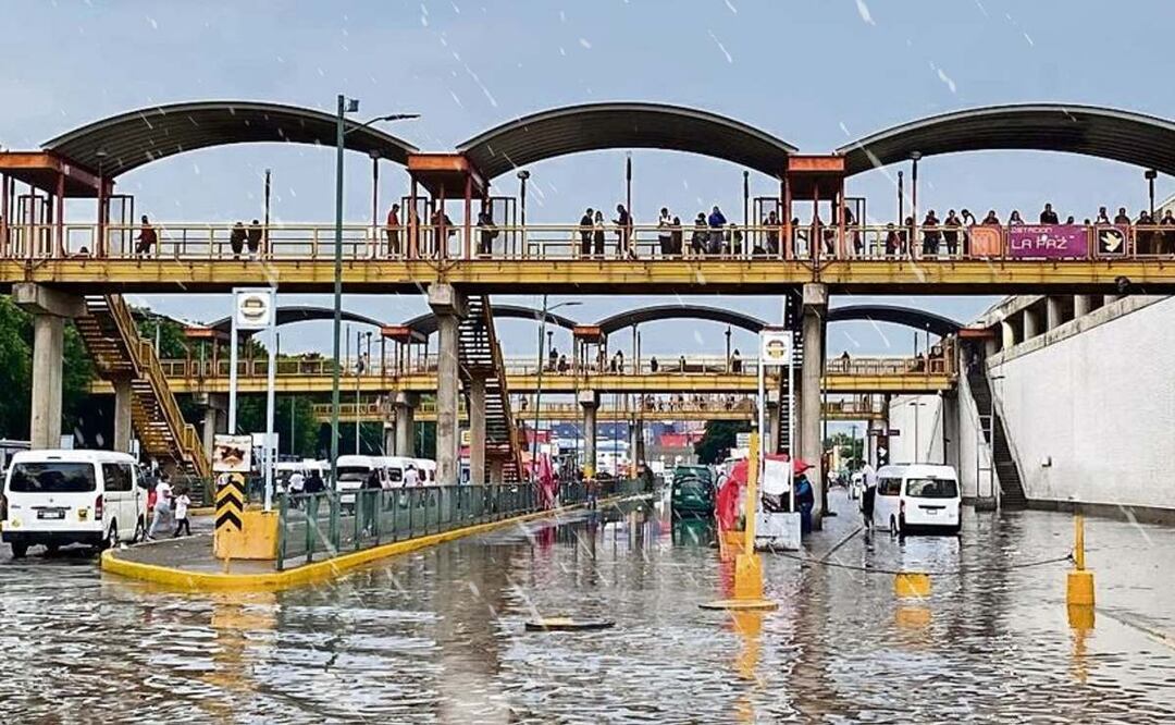 Tormenta de anoche causa caos: Metro CDMX suspendido, árboles caídos, inundaciones y más