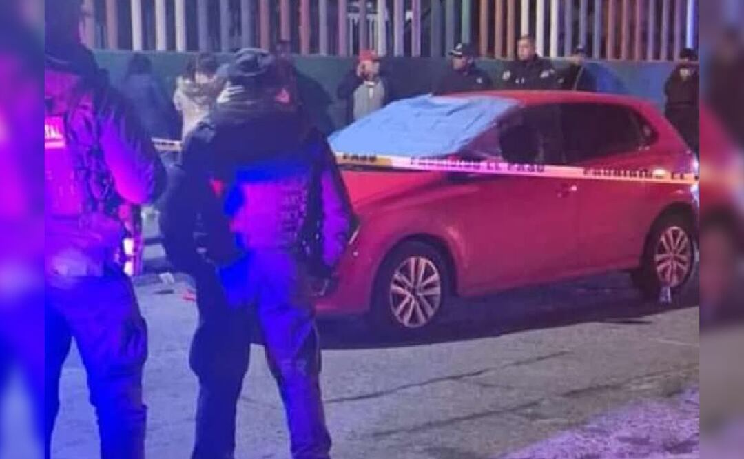 Encuentra a su esposa con otro y se la echa en el carro, en Ciudad Cuauhtémoc, Ecatepec