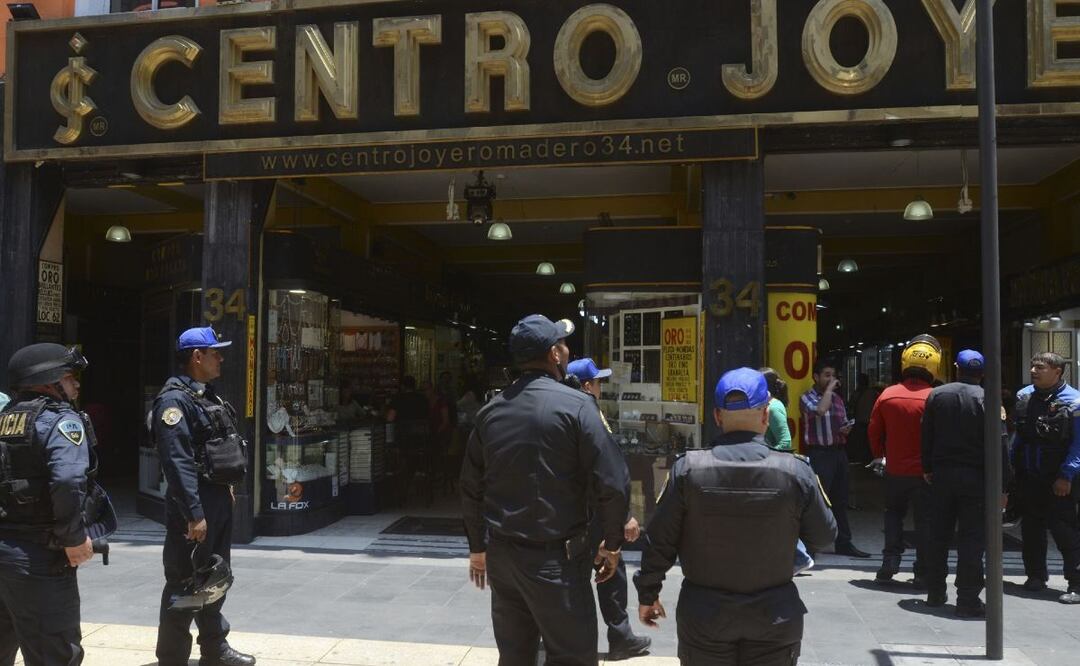 Centro Joyero saqueado en la marcha del 2 de octubre. Foto: (Cuartoscuro)