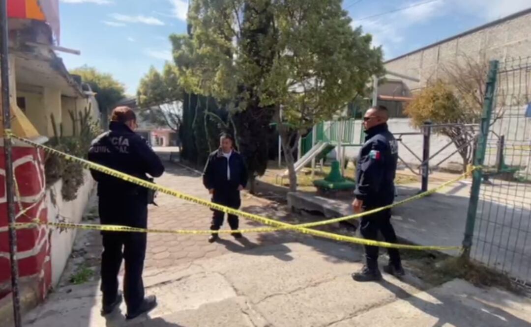 Horror en Cuautitlán Izcalli: Hallan cuerpo sin cabeza en plaza aledaña a una primaria