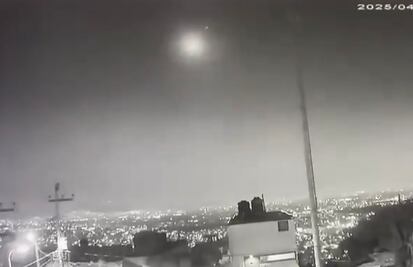 ¿Meteorito estalló en CDMX? Reportan explosión y se difunden impactantes videos en redes