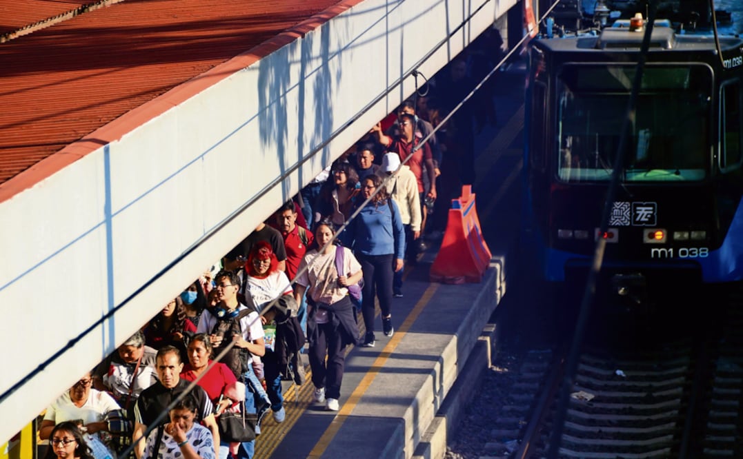 Mundial 2026 pondrá a prueba al Tren Ligero: Más usuarios y falta de operadores (Foto: Cuartoscuro)