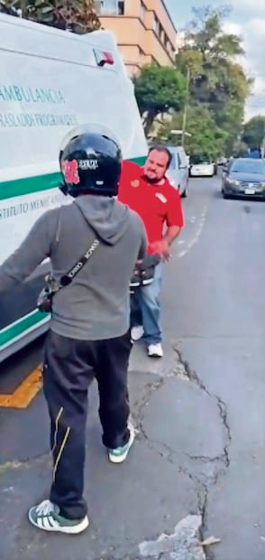 ¡De URGENCIA al MP! Chofer ebrio del IMSS arrolla a peatón y estrella ambulancia en CDMX
Foto: Especiales