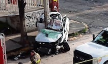 Por ganarle al semáforo, automovilista termina prensado contra un poste en Tultitlán