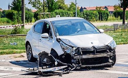 Niños atropellan con auto robado a abuelita y la mandan con San Pedro, ¿qué castigo tendrán?