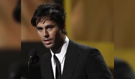 Enrique Iglesias regañó a su supuesta esposa por ser estafada