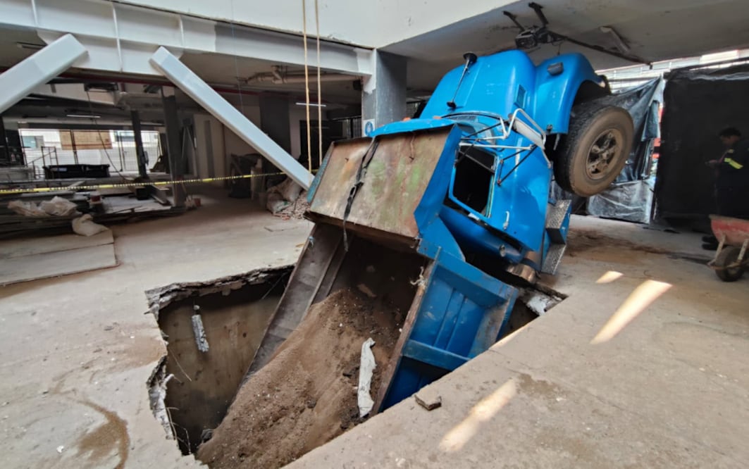 Camión perfora losa en obra de reconstrucción, desalojan edificio y cierran acceso en la Portales (Foto: Alcaldía Benito Juárez)