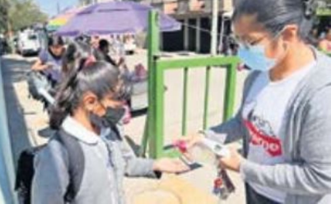 Foto: Emilio Fernández (Escuelas de Neza y Chimalhuacán inician filtros contra sarampión sin apoyo oficial)