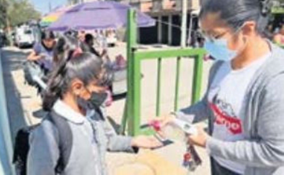 Escuelas de Neza y Chimalhuacán inician filtros contra sarampión sin apoyo oficial