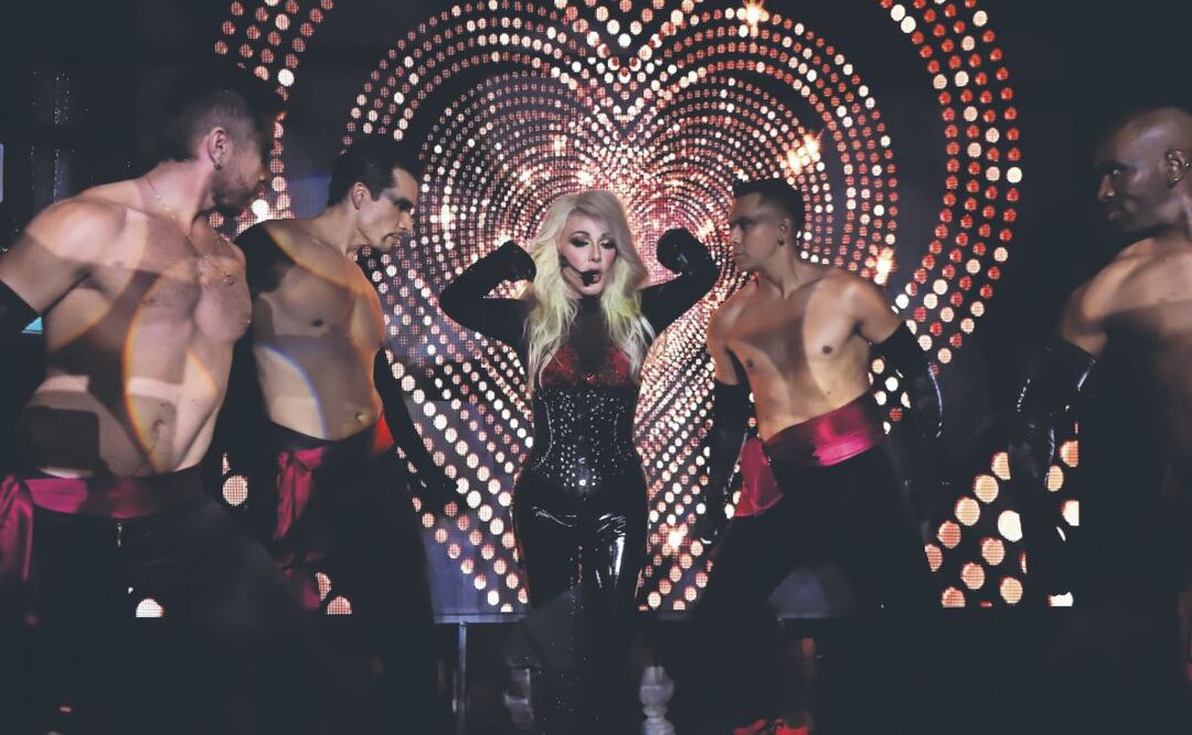 Olivia Collins cumple sueño y debuta como cantante