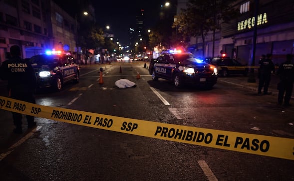 Noche violenta en CDMX: ejecutan a hombre en Eje Central mientras iba en su motoneta