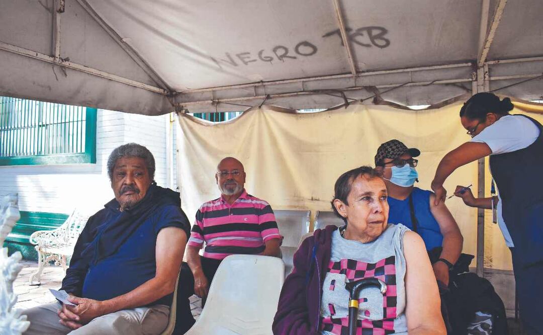 Capitalinos esperaron la vacuna Sputnik-V para vacunarse en los Centros de Salud