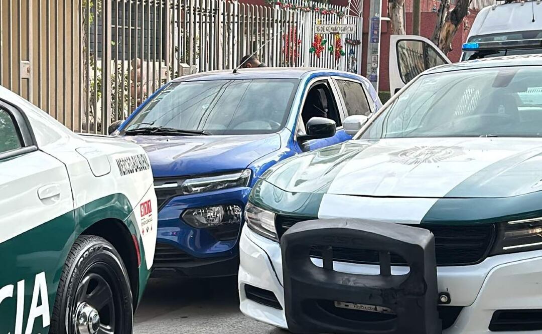 Encuentran hombre sin vida dentro de un automóvil en la Venustiano Carranza
