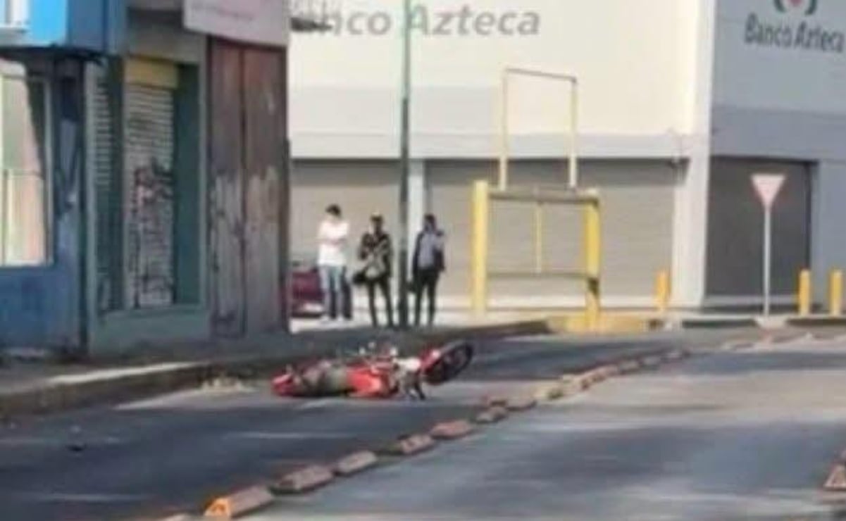 ¡Vuela, vuela! Biker muere en Chimalhuacán tras golpear su moto con bolardo del carril del Mexibús