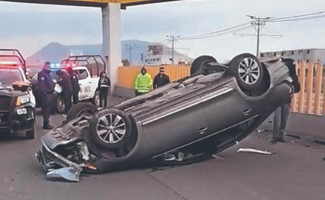 Nieto mata a su propia abuelita por ir a exceso de velocidad, terminó volcado en la México-Puebla. Foto: (Especial)