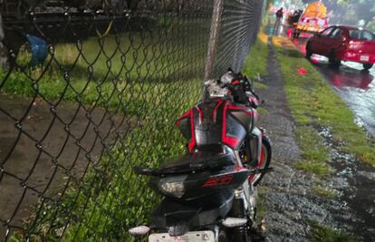 Automovilista huye tras arrollar y matar a biker durante la lluvia, en Ecatepec