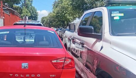 Policía frustra robo de vehículo y recibe balazo en el cuello, en Iztapalapa