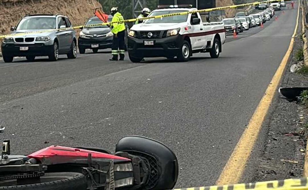 Motociclista conducía a exceso de velocidad y embarra la vida en la carretera Chamapa-Lechería