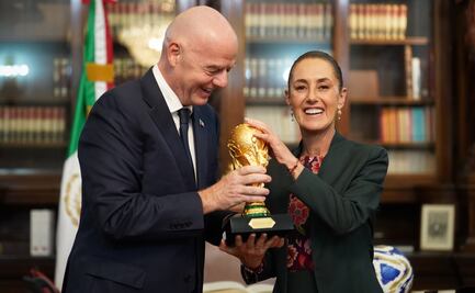 Sheinbaum alza Copa del Mundo y se reúne con Infantino ¿De qué hablaron?
