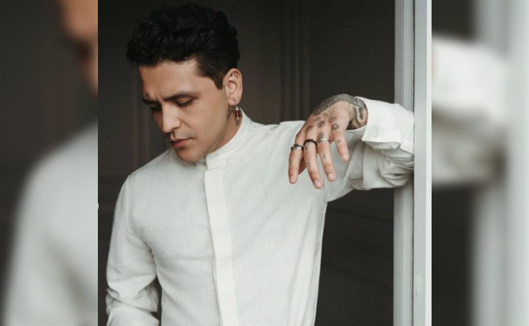 Christian Nodal en plan fifí: es portada de revista de moda y sin tatuajes en el rostro