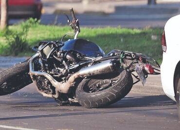 Motociclistas rápidos y furiosos mueren, uno en Iztapalapa y otro en el Centro