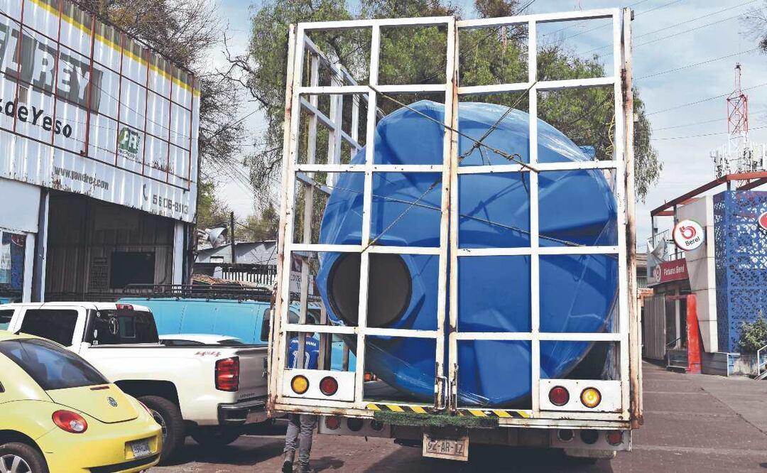 Aumenta la demanda de tinacos ante falta de agua en zona sur de la CDMX