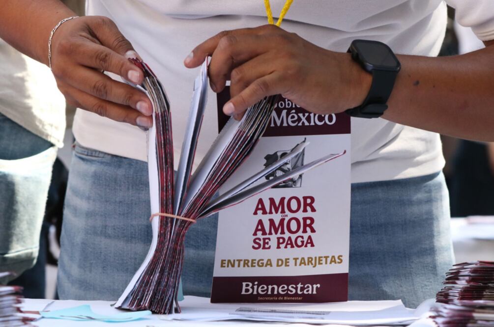 Entrega de Tarjetas Bienestar (Foto: Cuartoscuro)