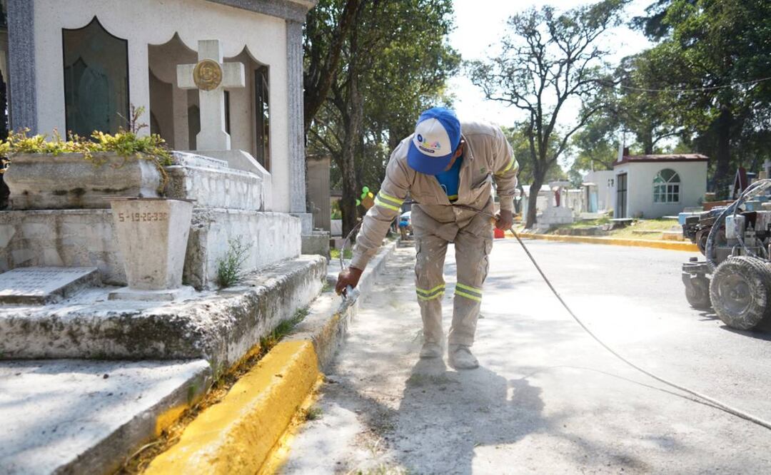 Panteones de la CDMX listos para recibir a vivos y muertos, despliegan operativo de seguridad