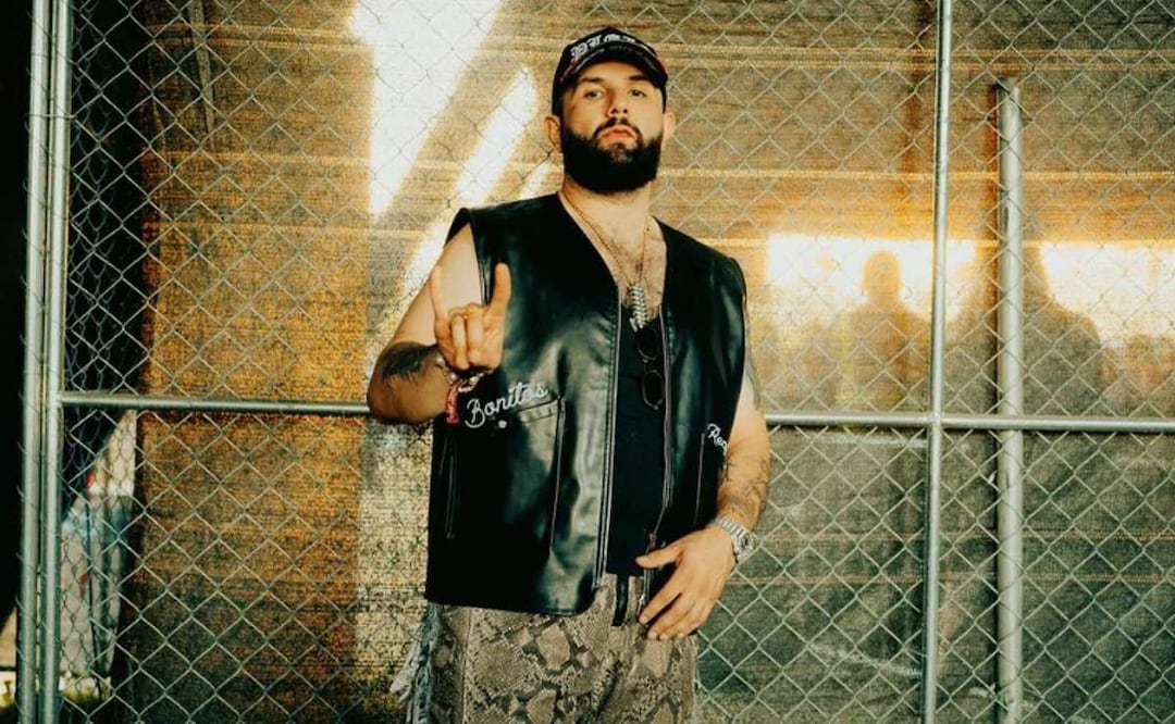 A Carín León le dejan la boca chueca por críticas a portada “diabólica” de su disco  