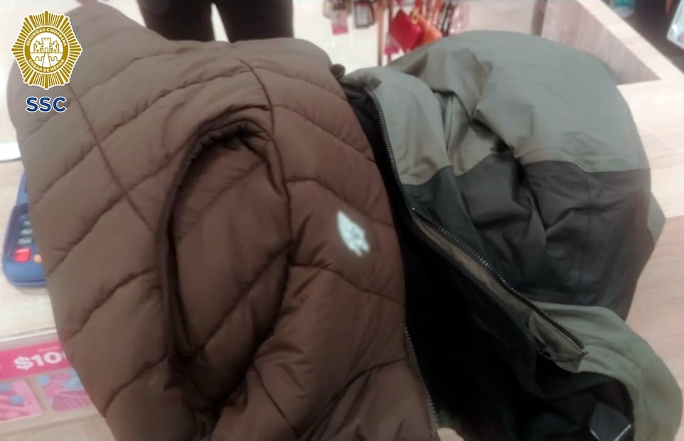 ¡Se quisieron surtir sin pagar! Las cacharon con más de 51 mil pesos en ropa y artículos en la CDMX
Foto: Especiales