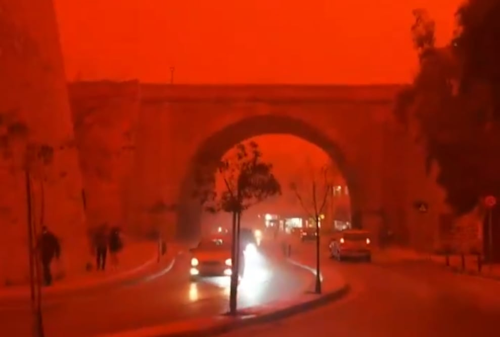 ¡Parece Marte! Cielos rojizos sorprenden en Grecia por polvo del Sahara (Foto: X)