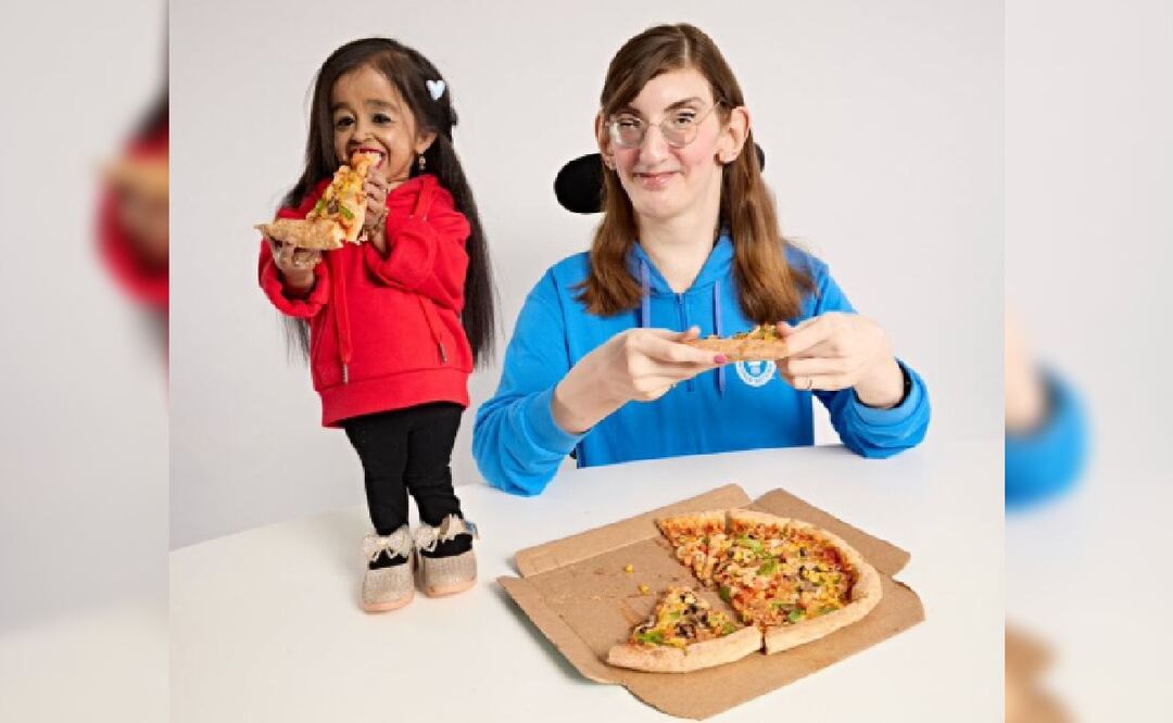 La mujer más alta y la más pequeña del mundo, reunidas para tomar el té en Londres