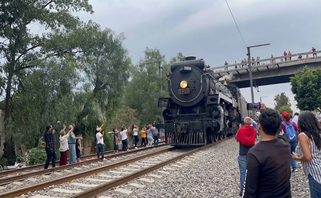 ¡El último viaje! Locomotora “La Emperatriz” cautiva corazones en su paso por Cuautitlán