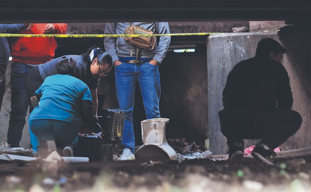 Aterrador hallazgo en Tlalnepantla: Encuentran cuerpo en descomposición en un bajopuente. Foto: (Francisco Rodríguez. El Gráfico)