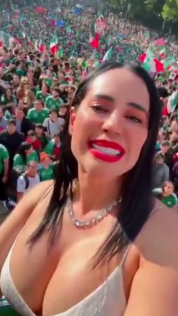 Sandra Cuevas desde el Estadio Azteca (Foto: Redes sociales)