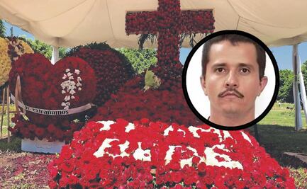 El Mencho desata turismo oscuro con selfies, flores y santos en su tumba