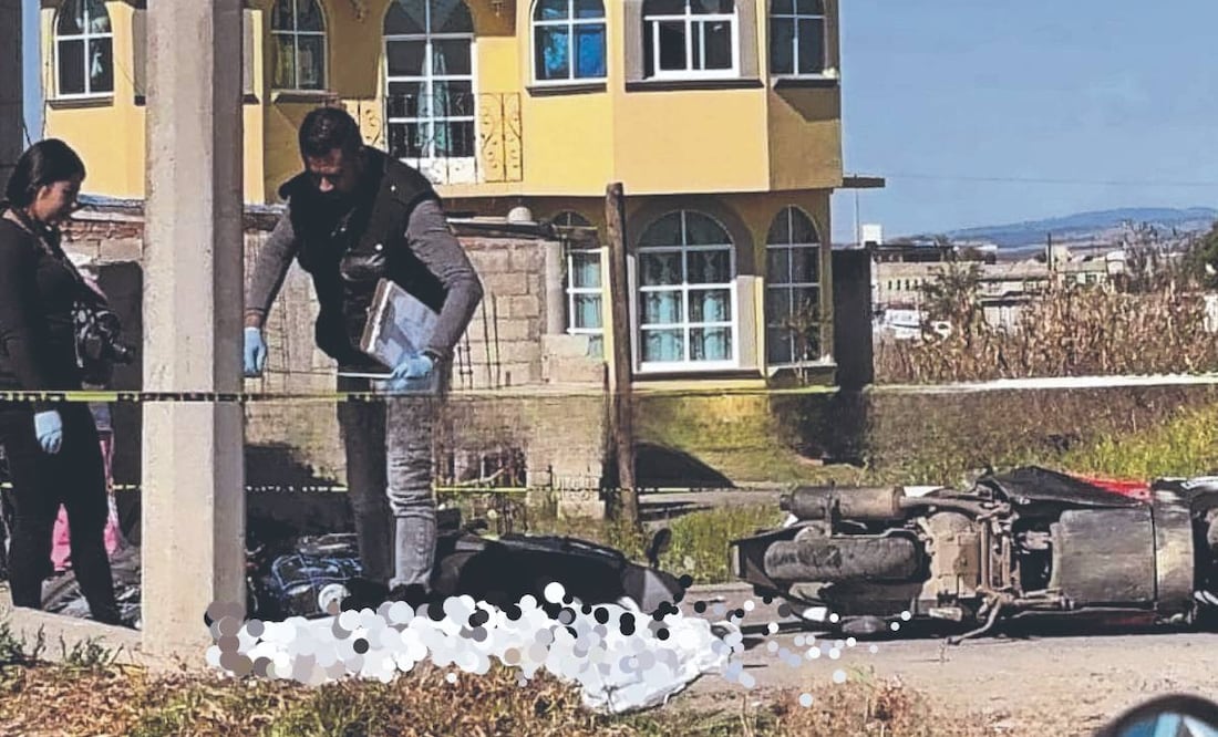 Bikers se topan de frente, salen volando y uno muere estrellado en el piso de Toluca