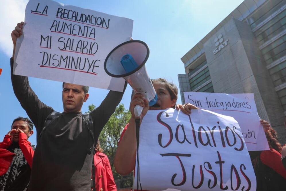 Empleados del SAT protestan (Foto: Luis Camacho)