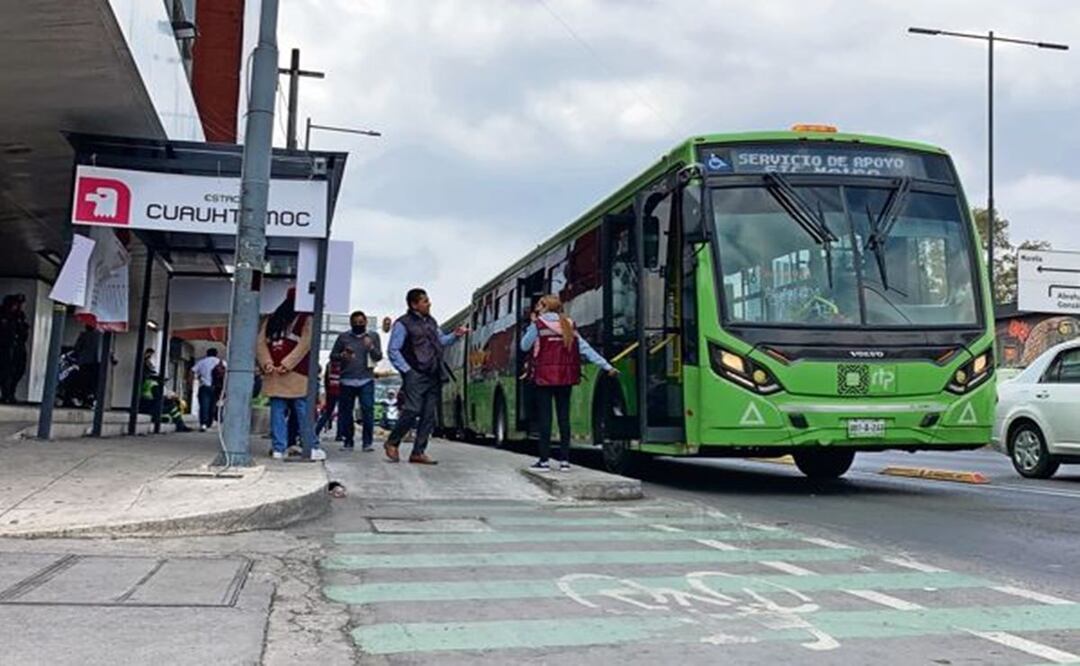 ¡Qué peligro! Tras cierre de un tramo de la L1 del Metro, camiones de RTP invaden ciclovía