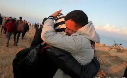 Miles de palestinos se reúnen con sus familiares en medio de un éxodo masivo en Gaza