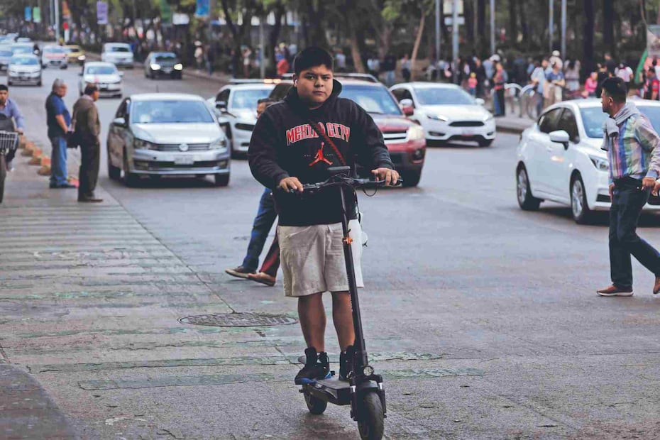 Regulación fantasma: scooters y bicimotos circulan sin reglas en CDMX. Foto: (Fernanda Rojas. El Gráfico)