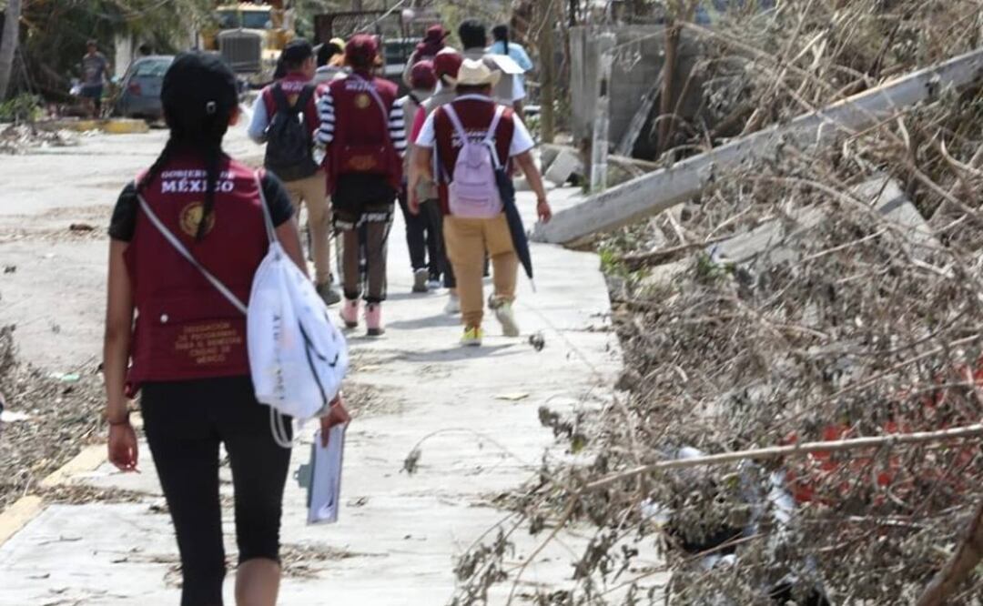 En Guerrero continúa censo de afectaciones por huracán Otis; servidores de la nación visitan cada casa 