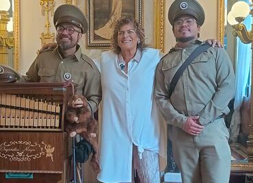 Denisse de Kalafe lleva "Señora, señora" a los organilleros, ¿listos para dedicarla este 10 de mayo?