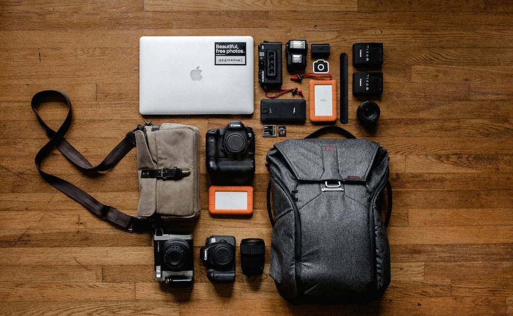 Foto: Unsplash (Recuerda que a la hora de comprar una mochila es relevante revisar la etiqueta para cerciorarse de la capacidad)