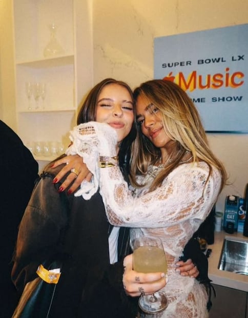 ¡No la sueltan! Karol G desata críticas por su actitud con Young Miko
Foto: Redes Sociales